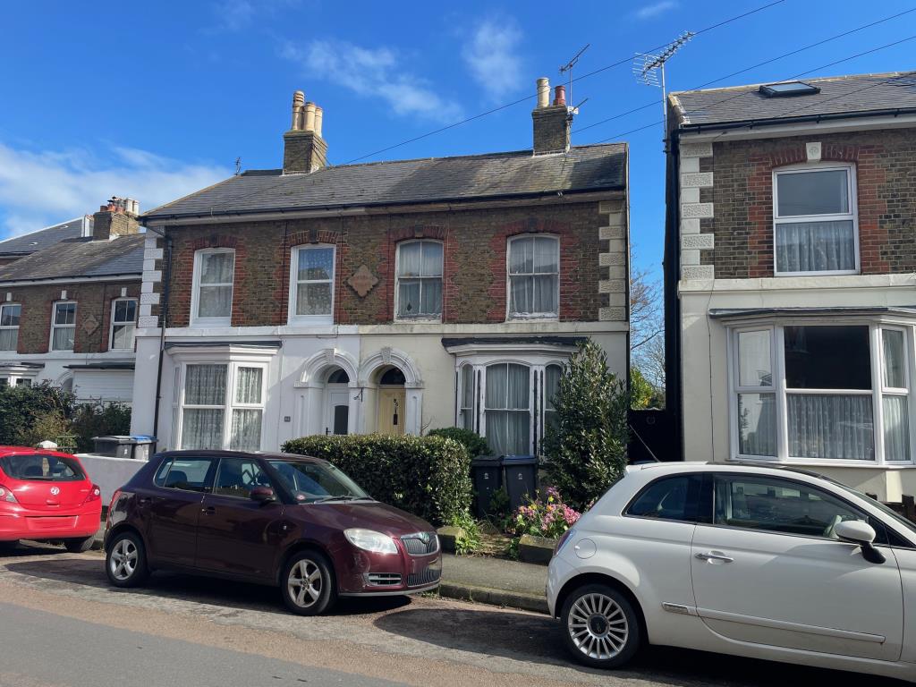 Lot: 127 - THREE-BEDROOM VICTORIAN HOUSE FOR IMPROVEMENT - Front of property